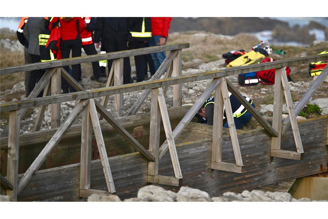 Zwei Tage nach dem Einsturz eines Holzstegs an der Küste der spanischen Region Kantabrien ist die letzte Vermisste tot gefunden worden. Die Zahl der Todesopfer des Unglücks vom Dienstag steigt damit auf sechs. Nur eine Frau überlebte.