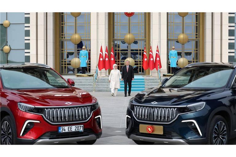 Zwei Togg-SUV T10X  vor dem türkischen Präsidentenkomplex: Prestigeobjekte für Recep Tayyip Erdogan und seine Frau Emine Erdogan.
