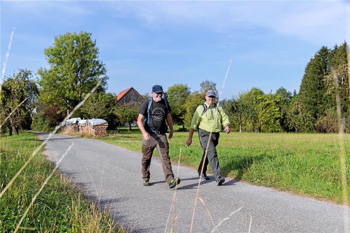 Zwei von knapp 500 Teilnehmern am Wandermarathon, der in Sulzbach an der Murr am...