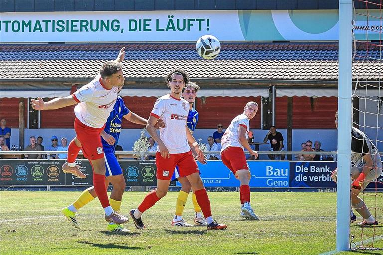 Zweimal mit dem Kopf zur richtigen Zeit an der richtigen Stelle: Der zweifache TSG-Torschütze Tim Pöhler (links). Foto: Alexander Becher
