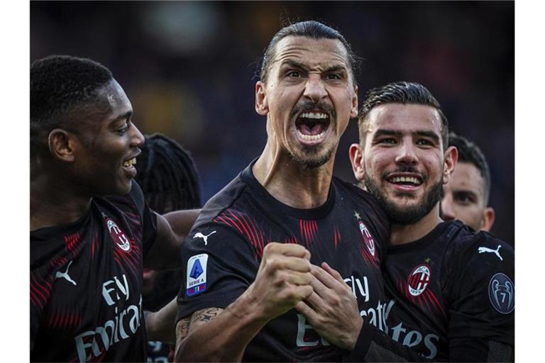Zweites Spiel, erstes Tor: Zlatan Ibrahimovic (M) überzeugt beim AC Mailand. Foto: Spada/LaPresse/dpa