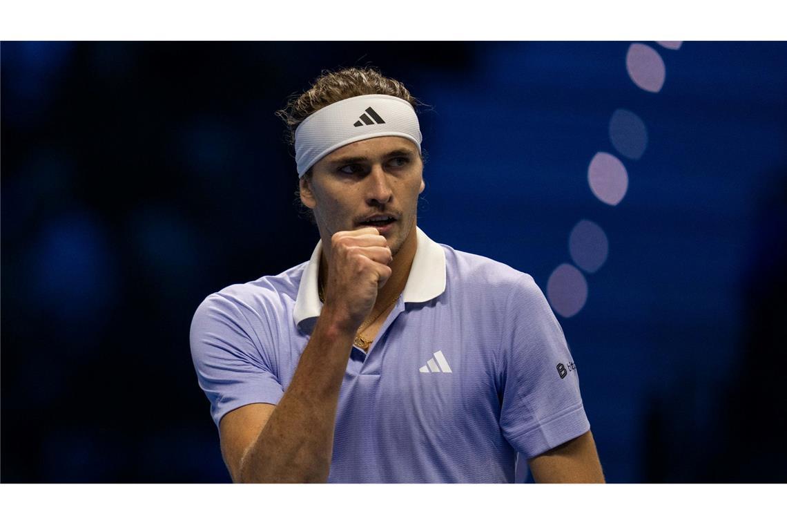 Zverev nach zweitem Sieg vor Gruppen-Showdown gegen Alcaraz Zweites Spiel, zweiter Sieg: Alexander Zverev bleibt beim Jahresabschlussturnier in Turin erfolgreich.