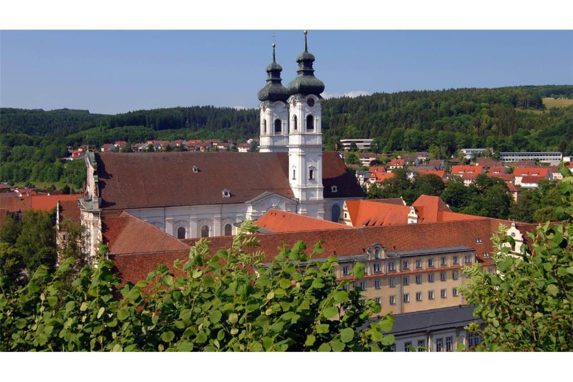 Zwiefalten am Südabhang der Schwäbischen Alb legt vom kommenden Jahr seine Finanzverwaltung mit anderen Kommunen zusammen. Die Klosterkirche bietet einen geeignete Rahmen für Fürbitten zum guten Gelingen.