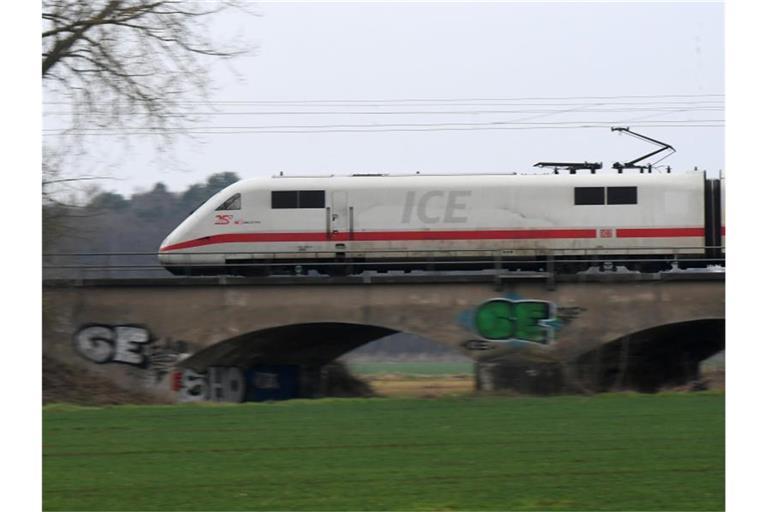 Zwischen 2015 und Ende 2019 waren mehr als 900 Eisenbahnbrücken für drei Milliarden Euro erneuert worden. Bis 2030 sollen nun noch einmal zehn Milliarden Euro fließen. Foto: Holger Hollemann/dpa