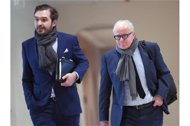 Zwischen DFB-Boss Fritz Keller (r) und Friedrich Curtius gibt es Unstimmigkeiten. Foto: Arne Dedert/dpa/POOL/dpa