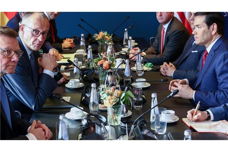 "Zwischen Europa und den Vereinigten Staaten von Amerika hat sich eine Kluft, ein tiefer Graben aufgetan", konstatierte Kanzler Merz in seiner Rede bei der MSC. Später traf er sich dann mit US-Außenminister Marco Rubio.