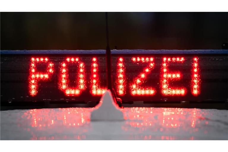 Zwischen Ruchsen und Widdern soll der ältere Mann den jungen Fahrer unter anderem mehrfach ausgebremst und mit Gesten bedroht haben.