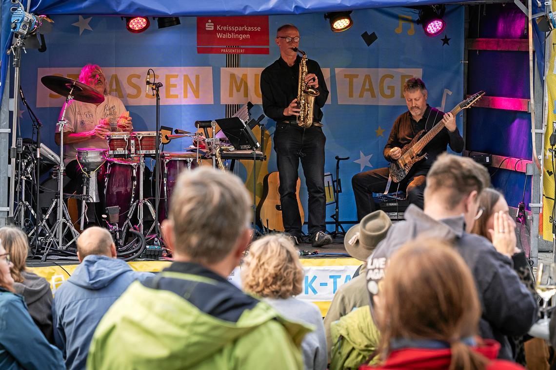 „Zwischenwelten“ sind 2025 auf dem Obstmarkt aufgetreten. Archivfoto: Alexander Becher