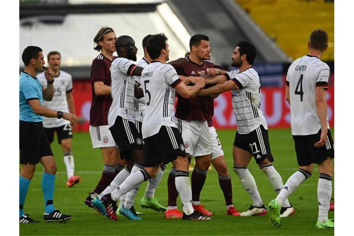 „Viele gute Dinge gemacht“: Offensive DFB-Elf weckt EM-Lust Zwischenzeitlich kochten die Emotionen hoch. Foto: Federico Gambarini/dpa